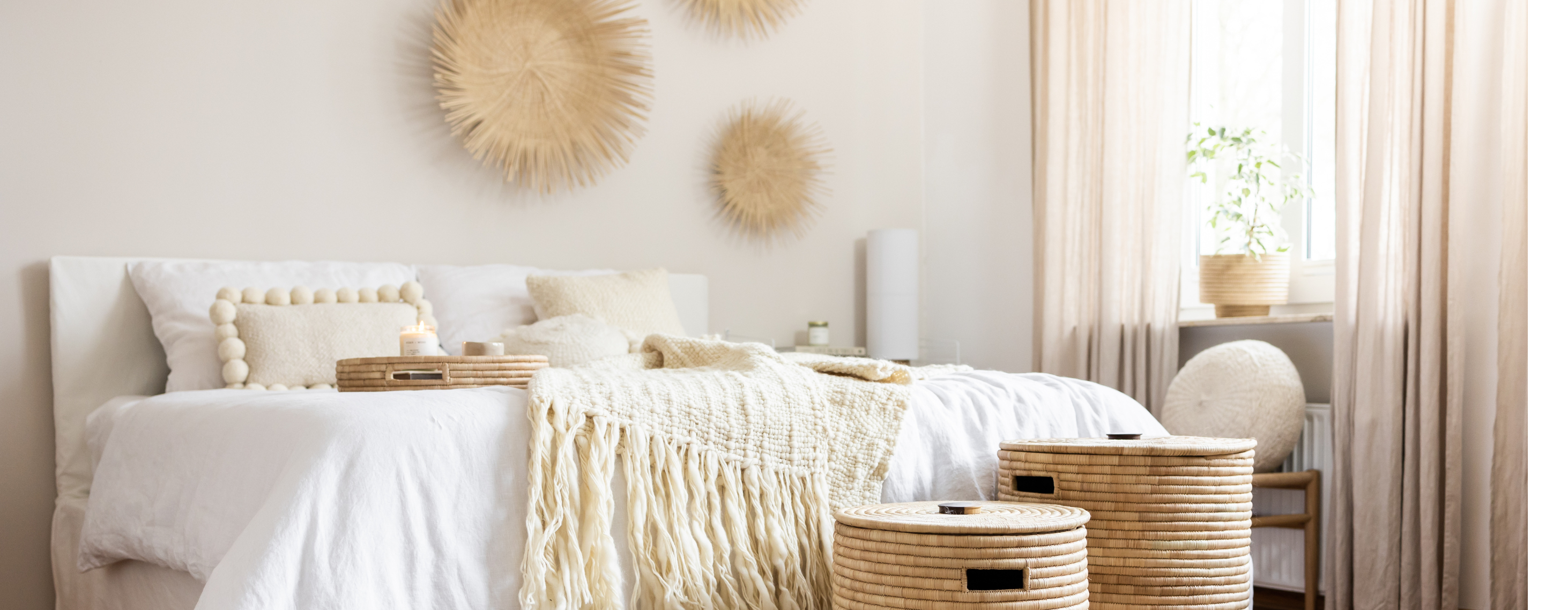 Sustainable linen bedding in the bedroom. 