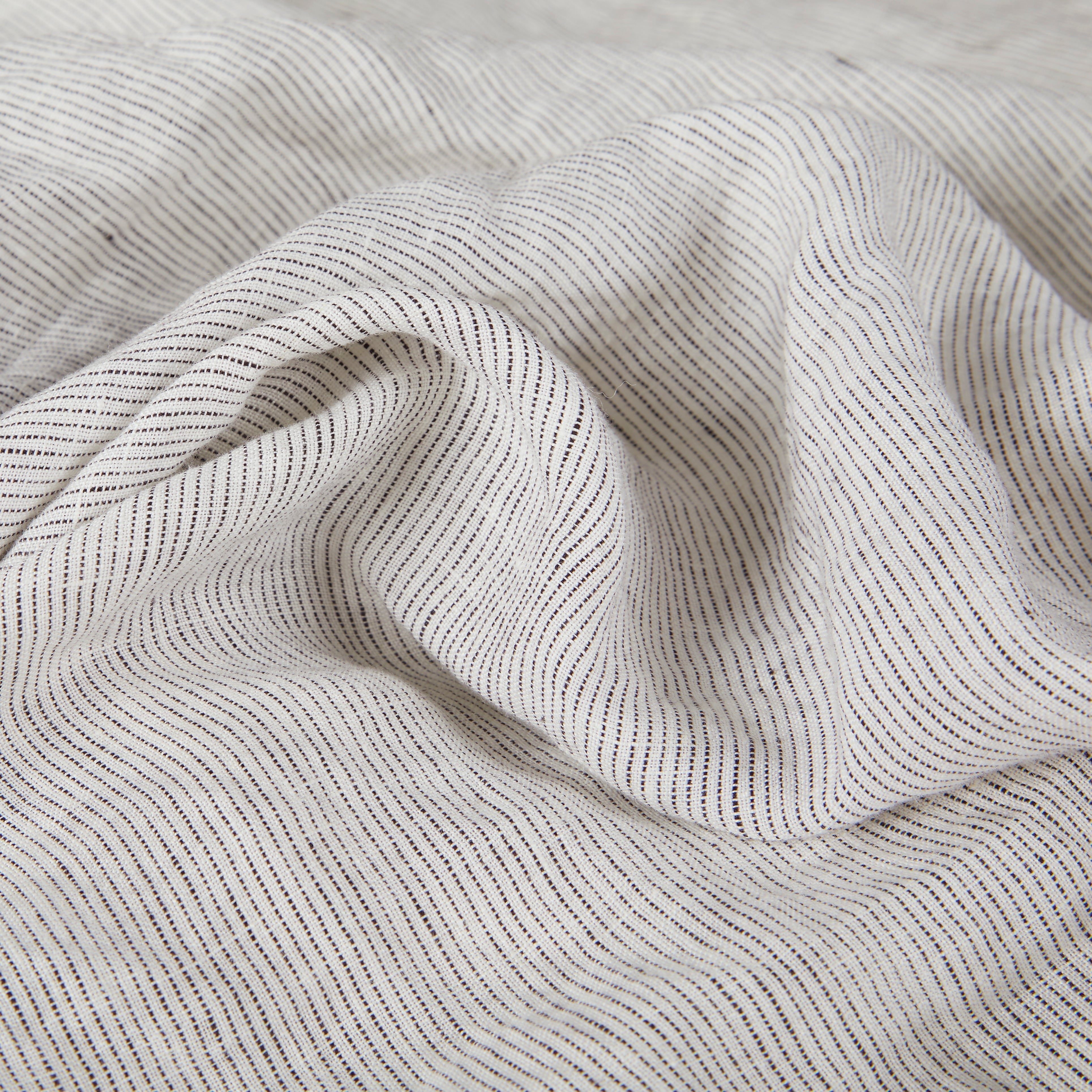 Linen bedding gray striped, detail linen bedding - By Native